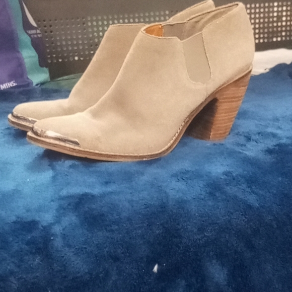 Dolce Vita Ankle Bootie - Picture 2 of 2